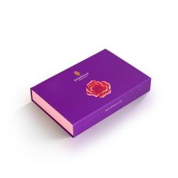 (*) Non-contractual photo: contents may vary according to availability.